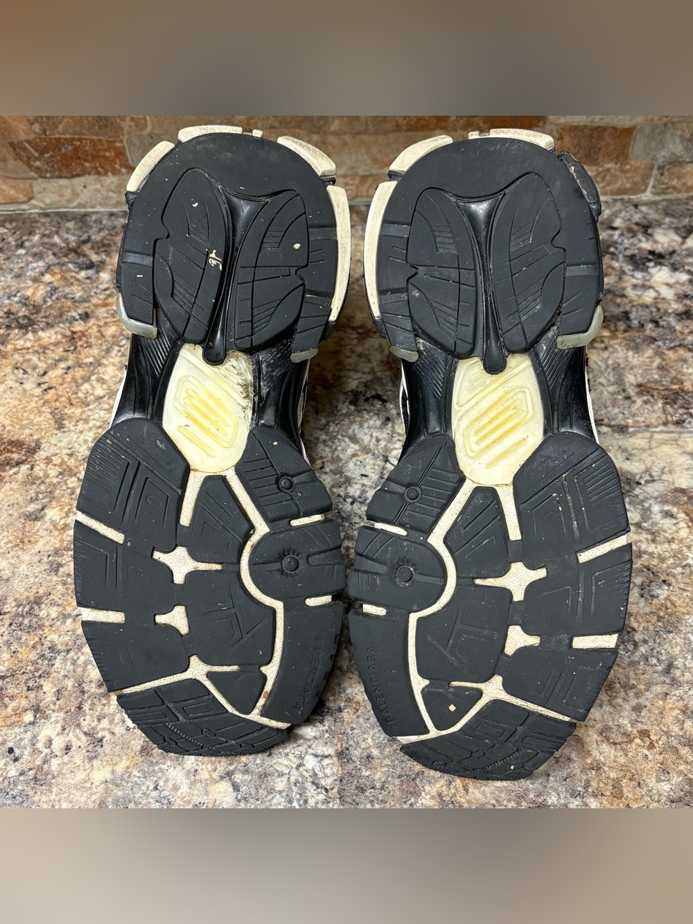 Balenciaga Runner Black / White Size 41 US Size 8 - Picture 8 of 10